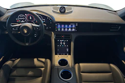 harmaa Porsche Taycan 2026 kuva 7.