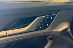 harmaa Porsche Taycan 2026 kuva 10.