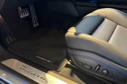 harmaa Porsche Taycan 2026 kuva 11.