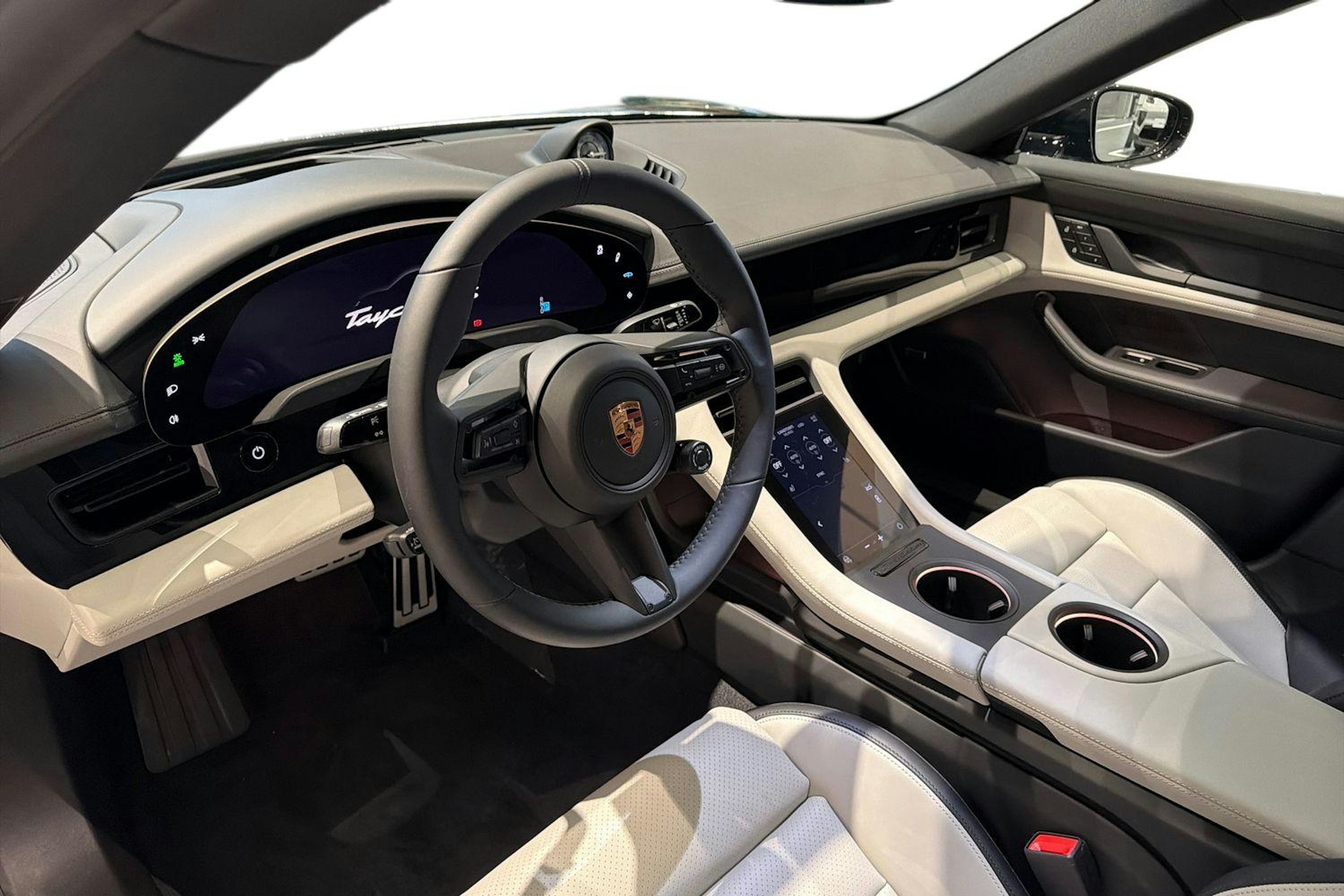 musta Porsche Taycan 2026 kuva 6.