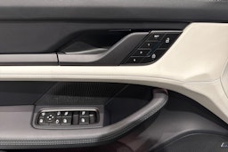 musta Porsche Taycan 2026 kuva 10.