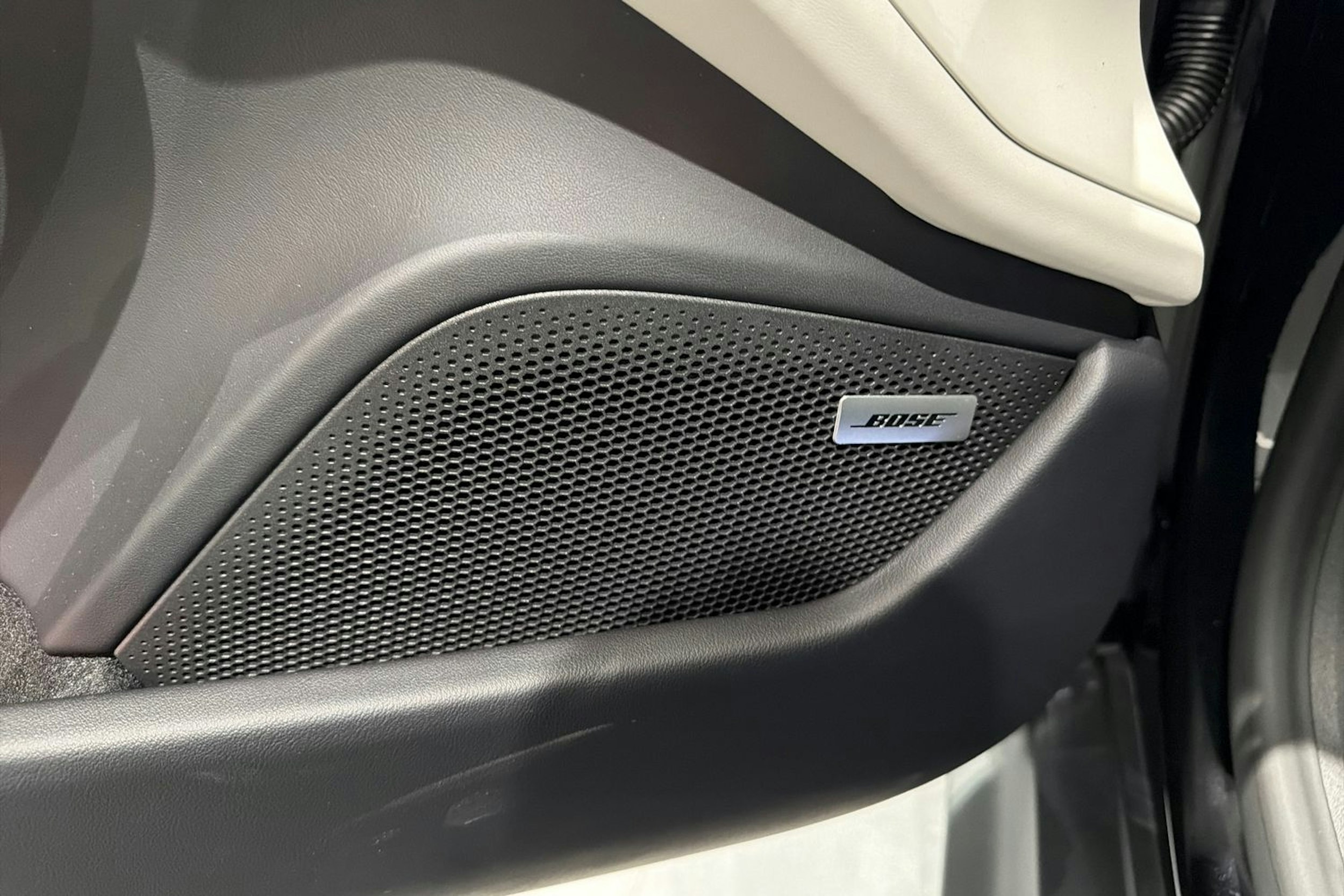 musta Porsche Taycan 2026 kuva 11.