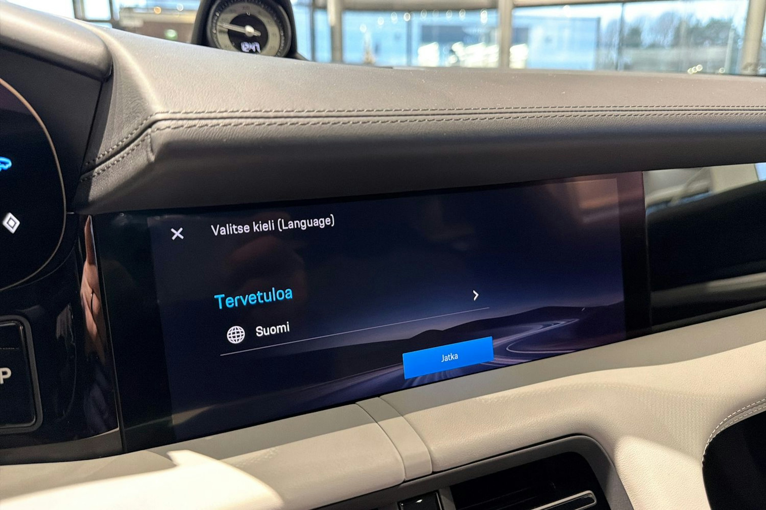 musta Porsche Taycan 2026 kuva 16.