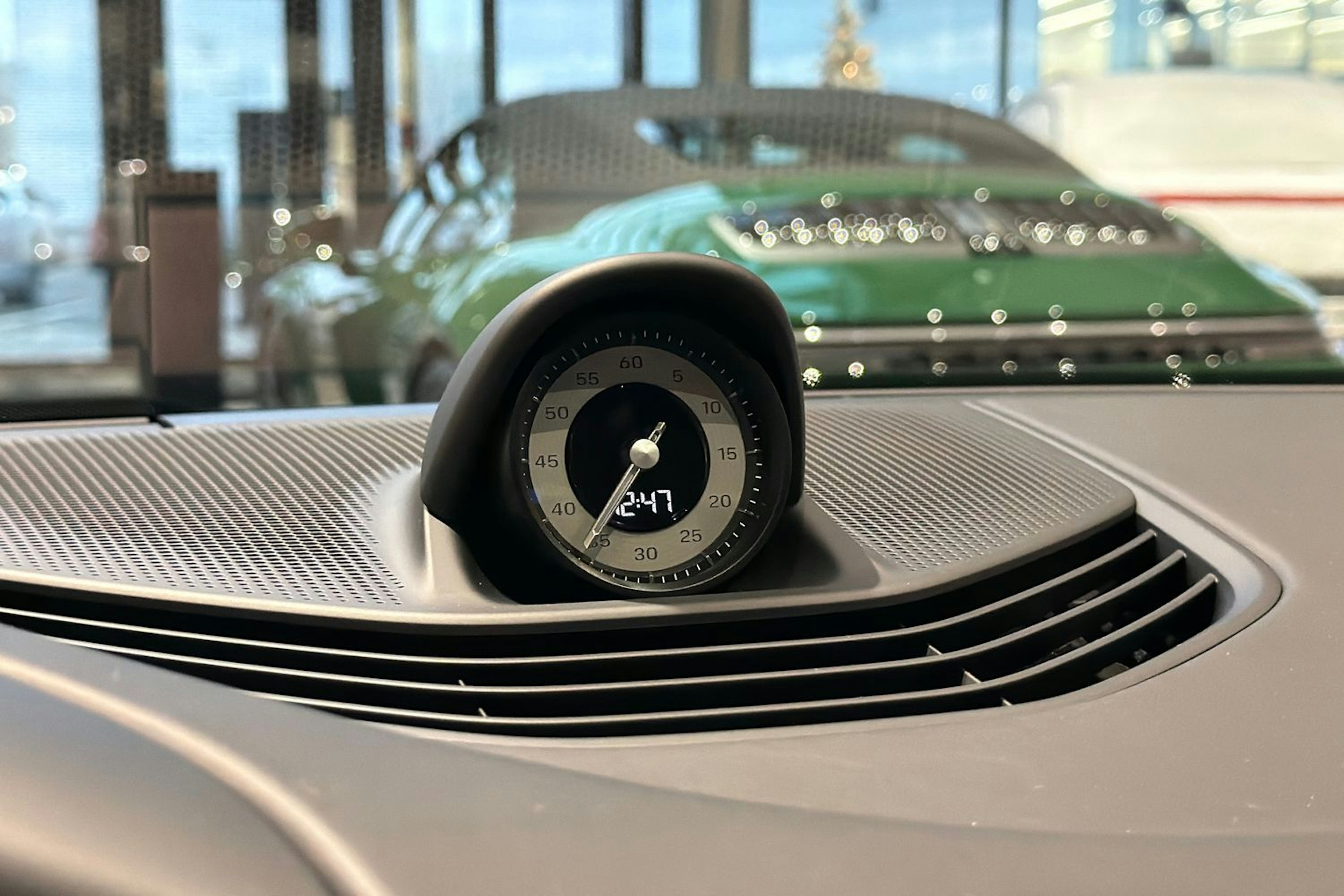 musta Porsche Taycan 2026 kuva 17.