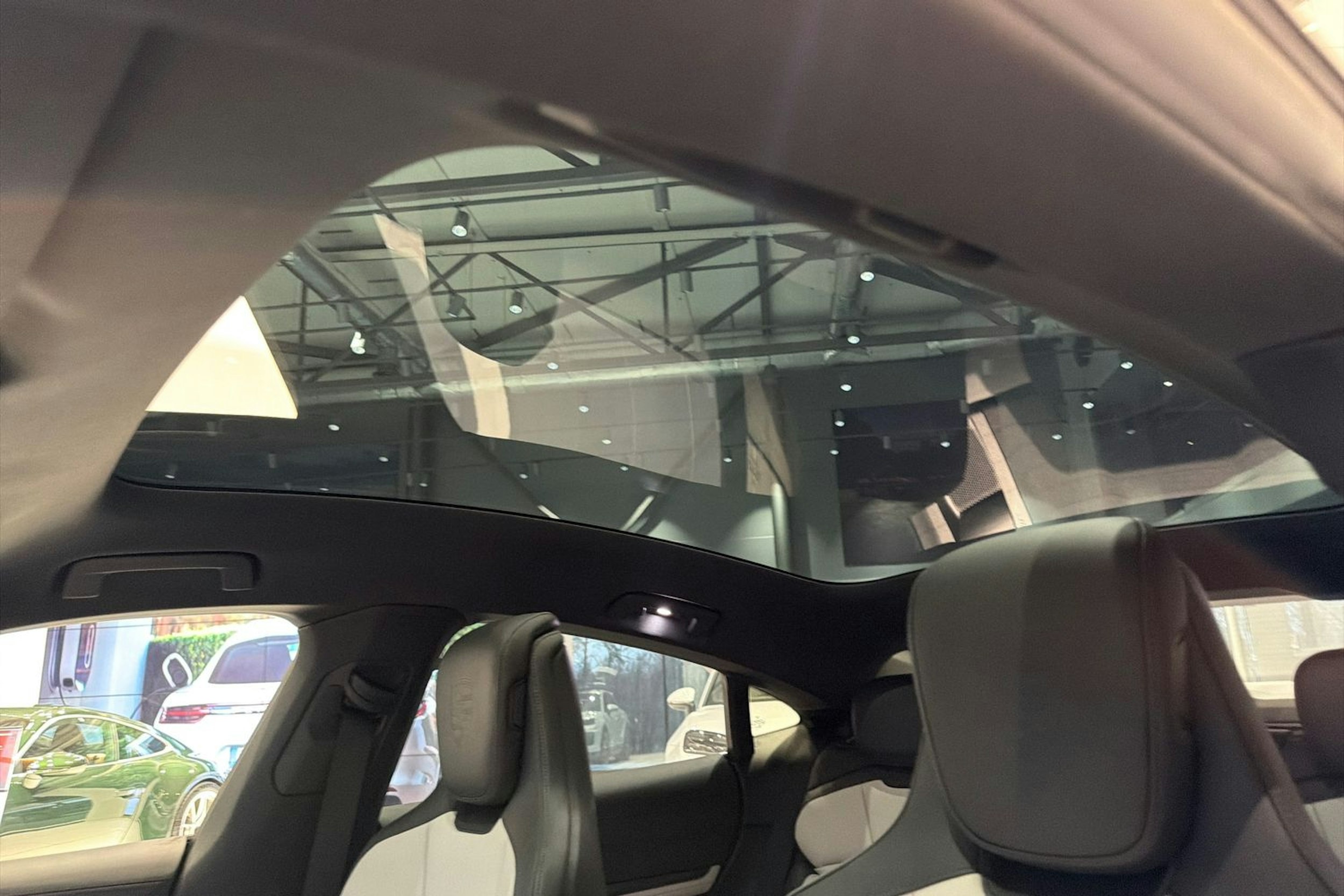 musta Porsche Taycan 2026 kuva 18.