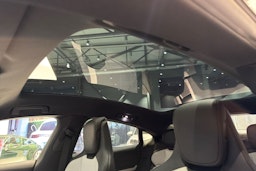 musta Porsche Taycan 2026 kuva 18.