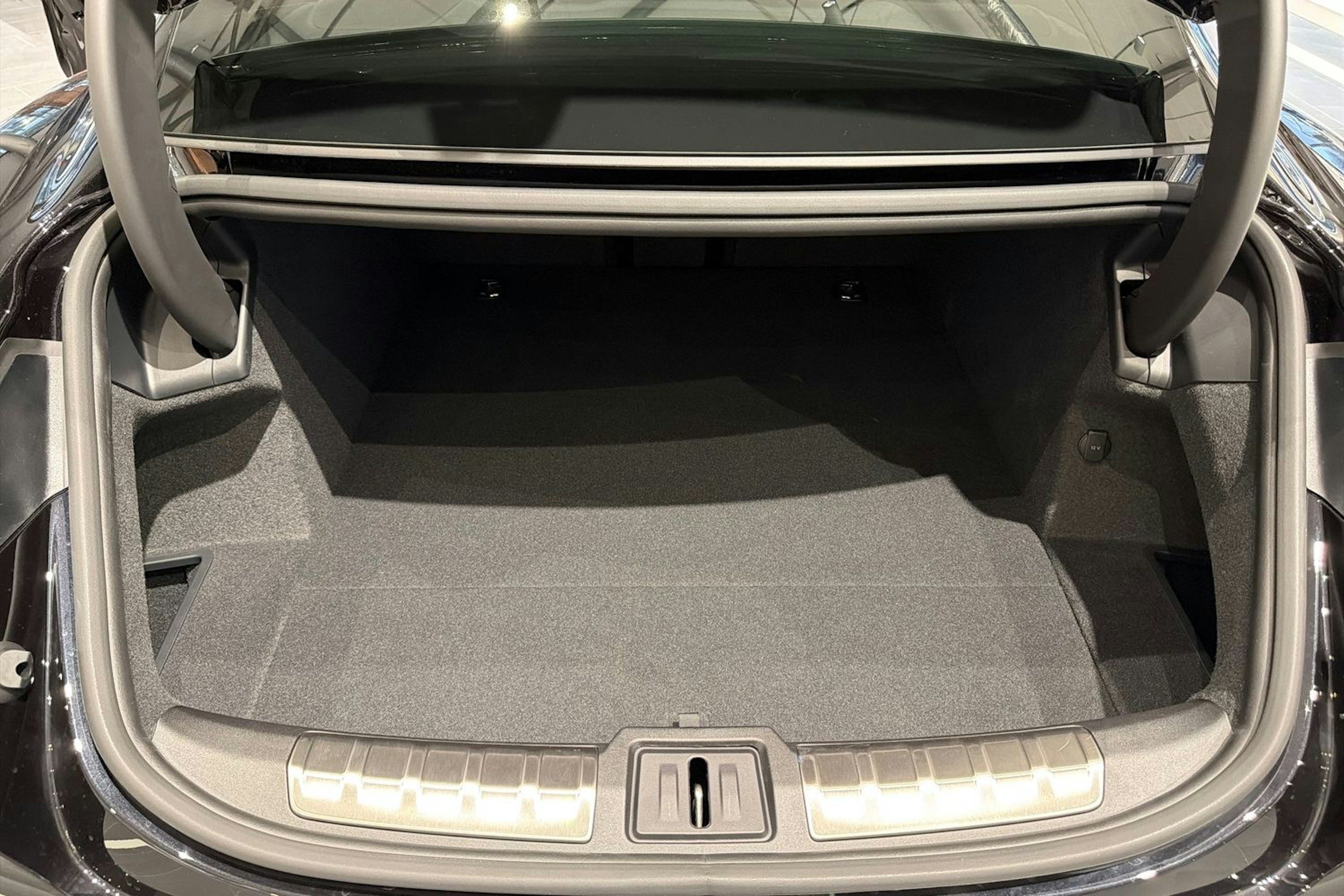 musta Porsche Taycan 2026 kuva 19.