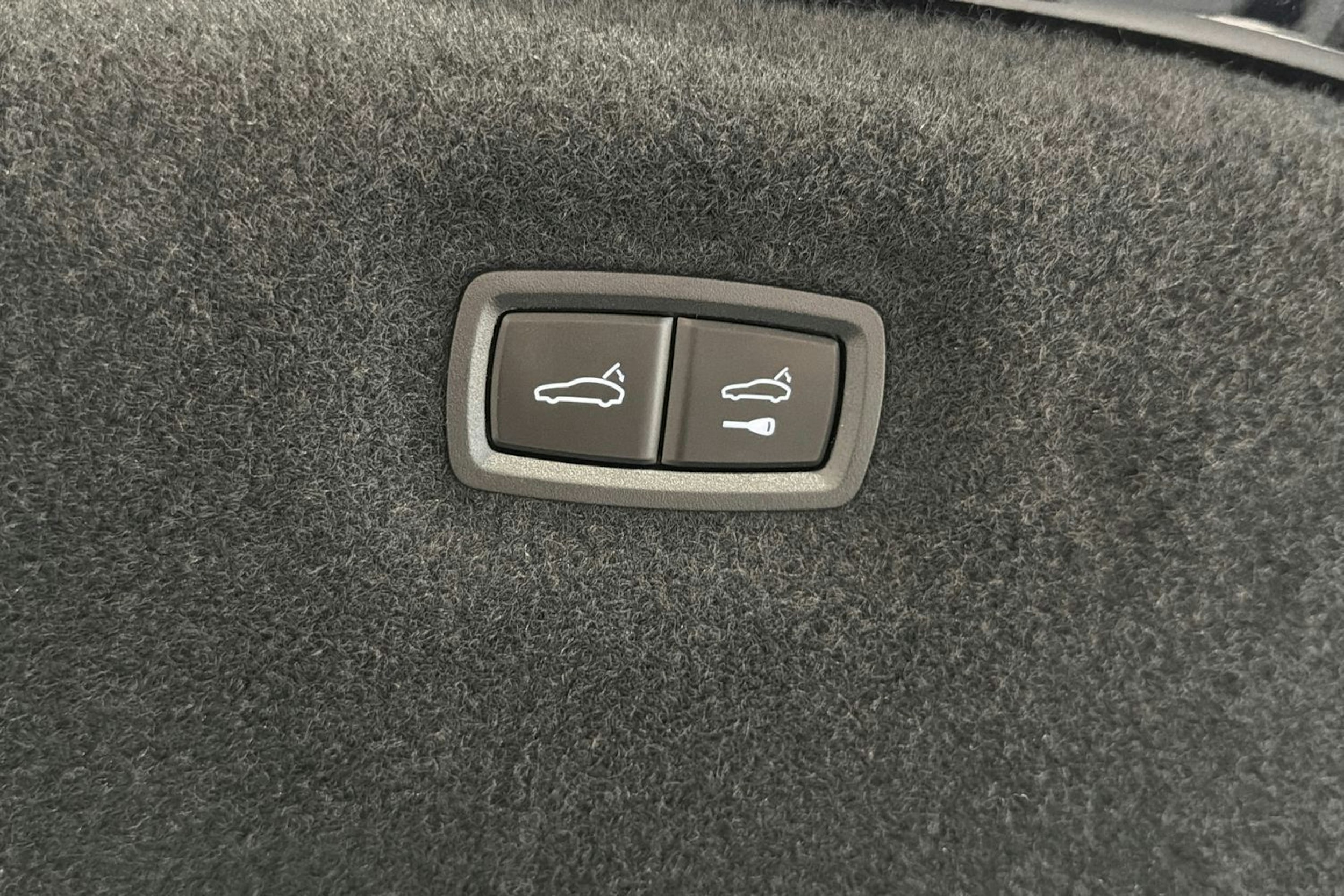 musta Porsche Taycan 2026 kuva 20.