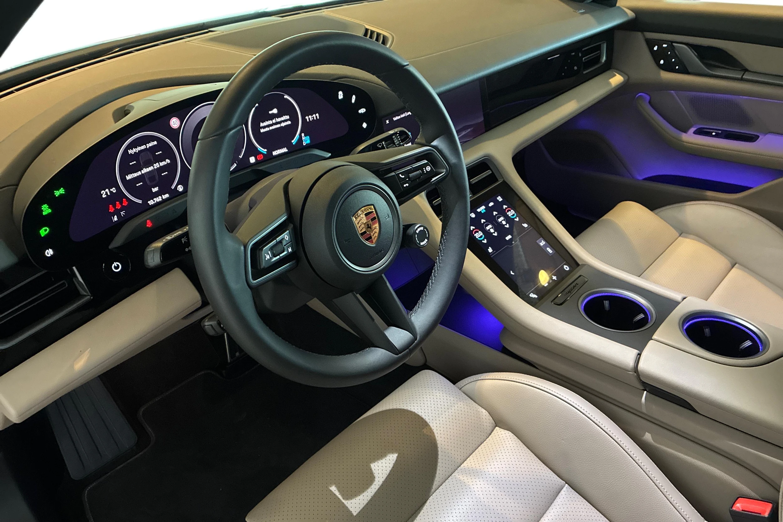 sininen Porsche Taycan 2026 kuva 6.