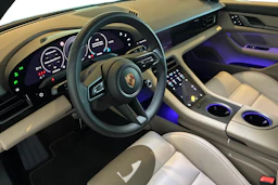 sininen Porsche Taycan 2026 kuva 6.
