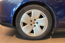 sininen Porsche Taycan 2026 kuva 10.