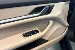 sininen Porsche Taycan 2026 kuva 11.
