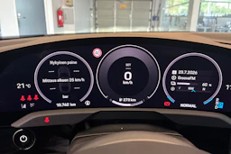 sininen Porsche Taycan 2026 kuva 14.