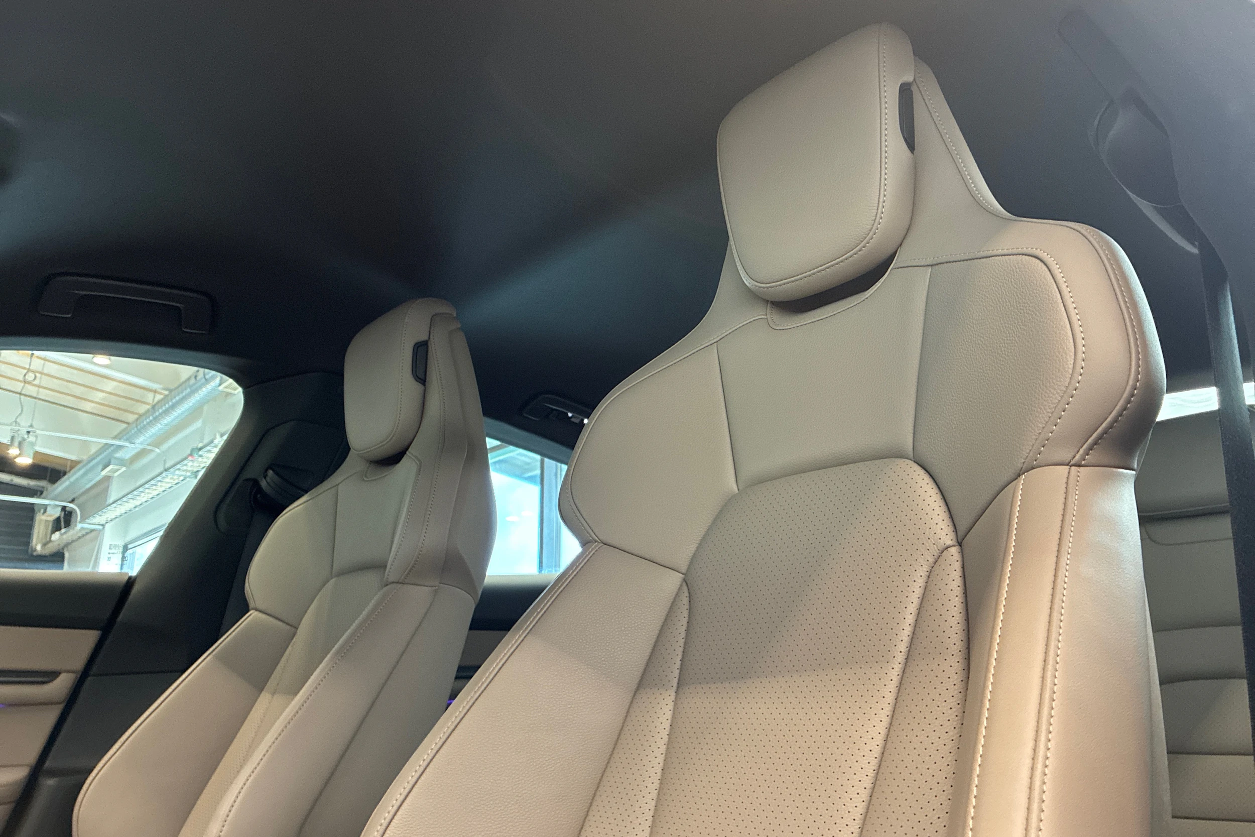 sininen Porsche Taycan 2026 kuva 17.