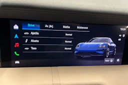 sininen Porsche Taycan 2026 kuva 22.
