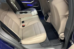 sininen Porsche Taycan 2026 kuva 26.
