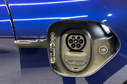 sininen Porsche Taycan 2026 kuva 31.
