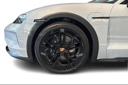 harmaa Porsche Taycan 2026 kuva 9.