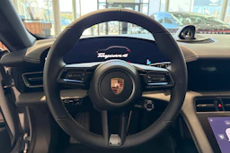 harmaa Porsche Taycan 2026 kuva 13.