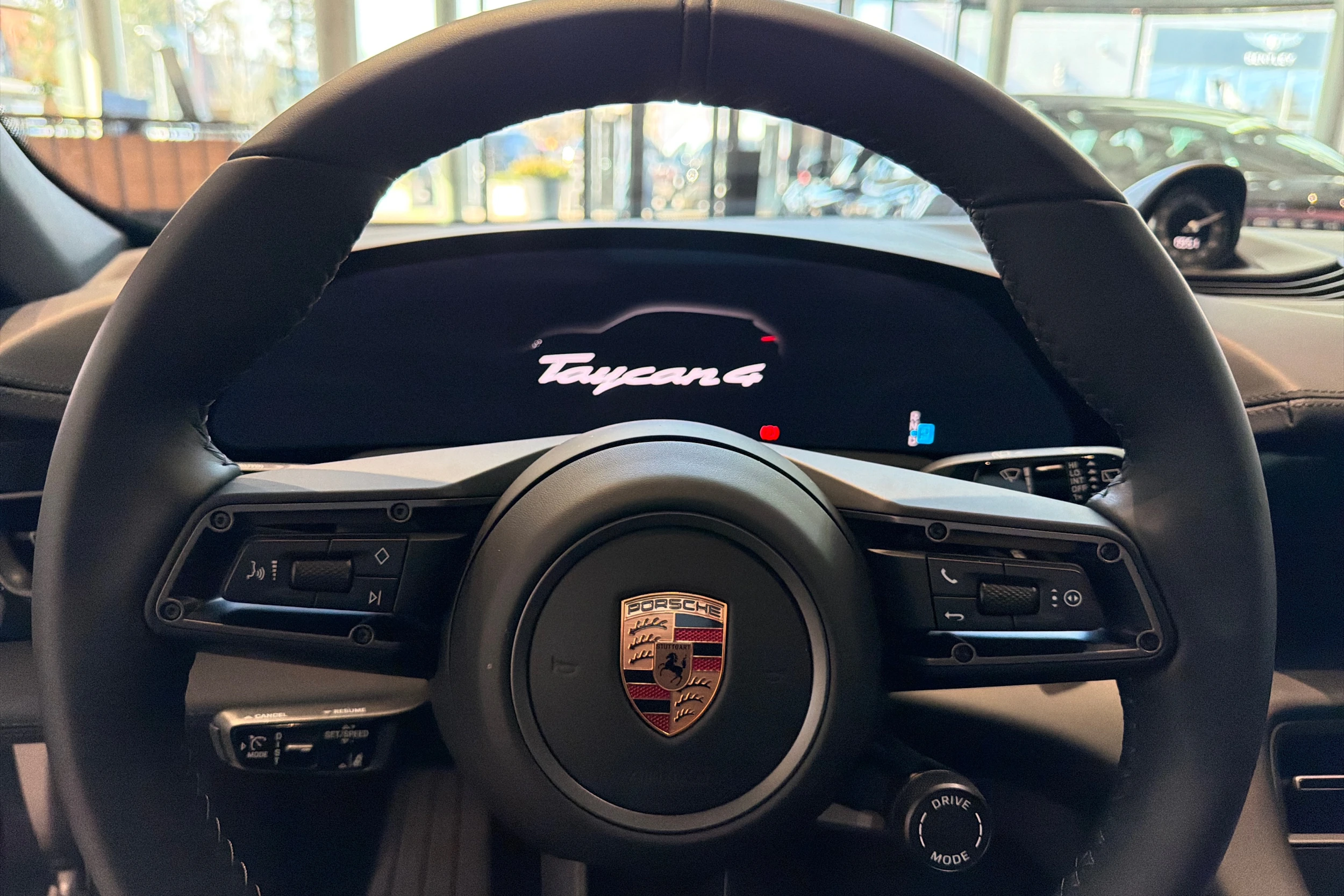 harmaa Porsche Taycan 2026 kuva 14.