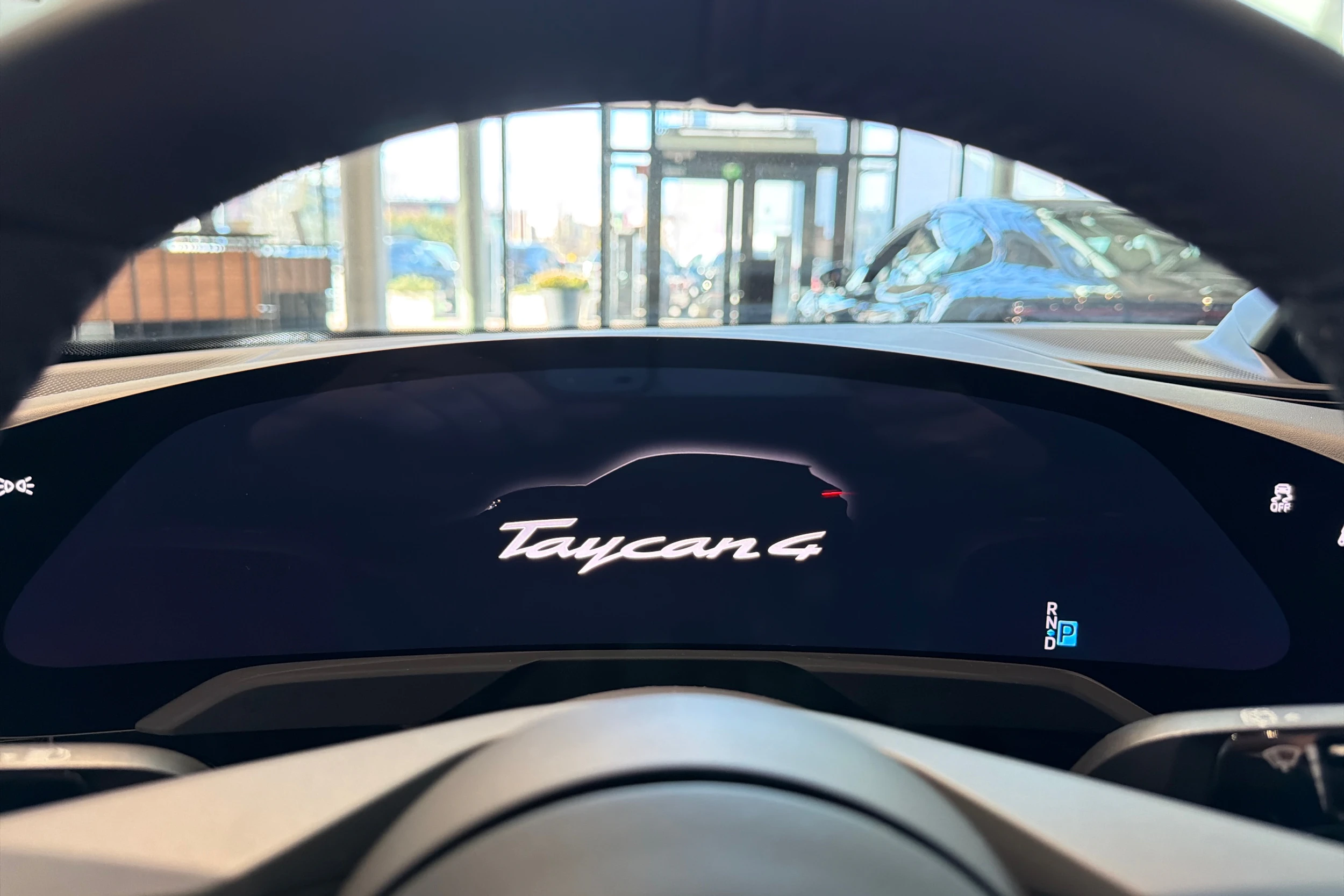 harmaa Porsche Taycan 2026 kuva 16.