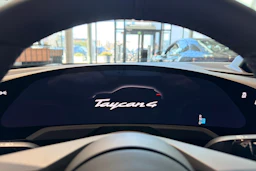 harmaa Porsche Taycan 2026 kuva 16.