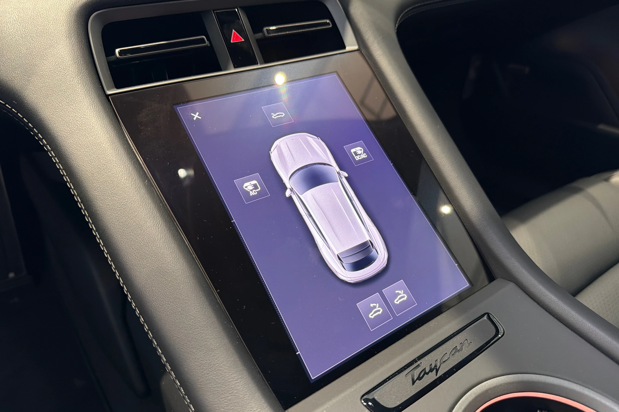 harmaa Porsche Taycan 2026 kuva 17.