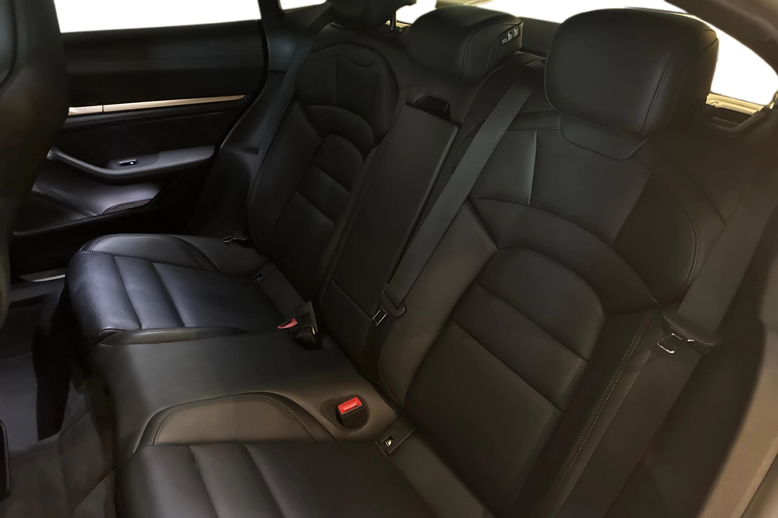 Musta Porsche Taycan 4S 2020 kuva 8.