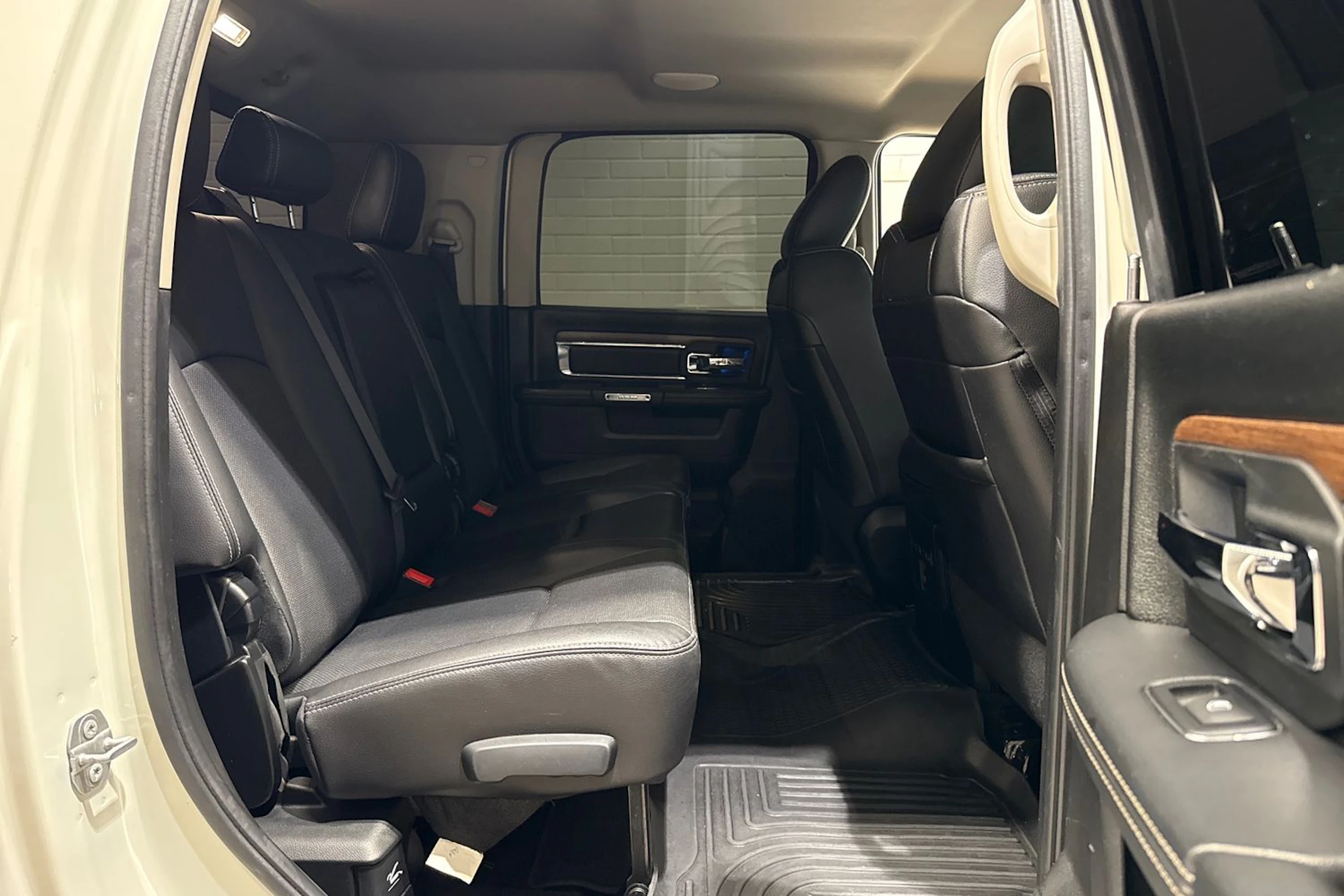 valkoinen Dodge RAM 2019 kuva 16.