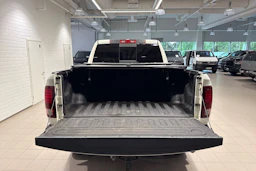 valkoinen Dodge RAM 2019 kuva 17.