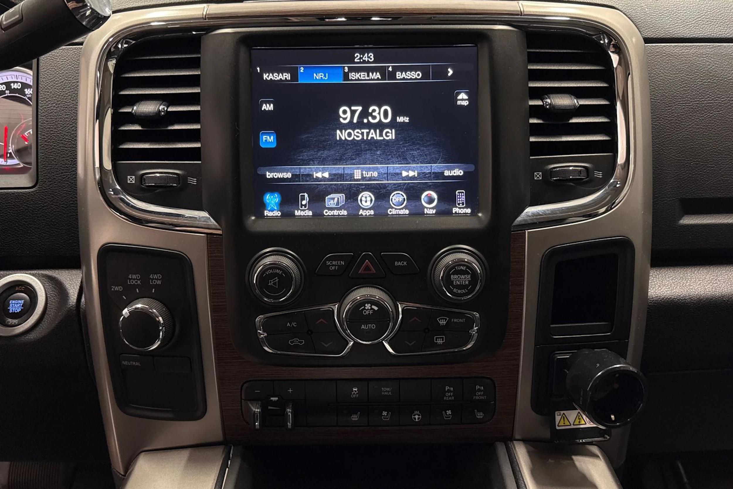 valkoinen Dodge RAM 2019 kuva 20.