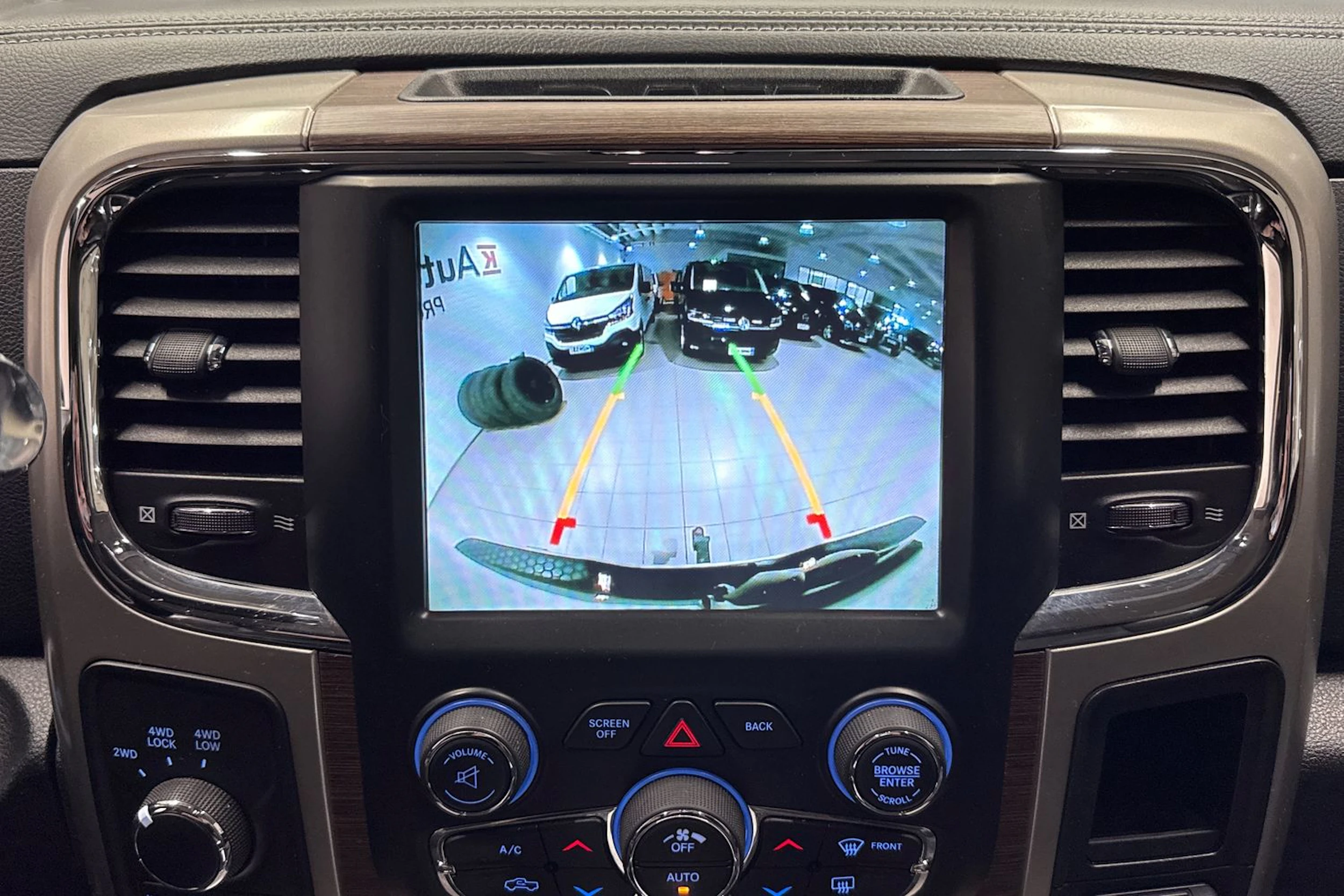 valkoinen Dodge RAM 2019 kuva 24.