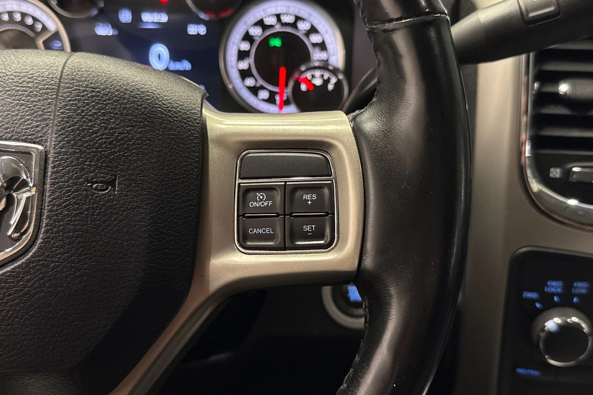 valkoinen Dodge RAM 2019 kuva 27.