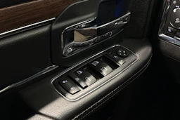 valkoinen Dodge RAM 2019 kuva 30.