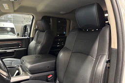 valkoinen Dodge RAM 2019 kuva 32.
