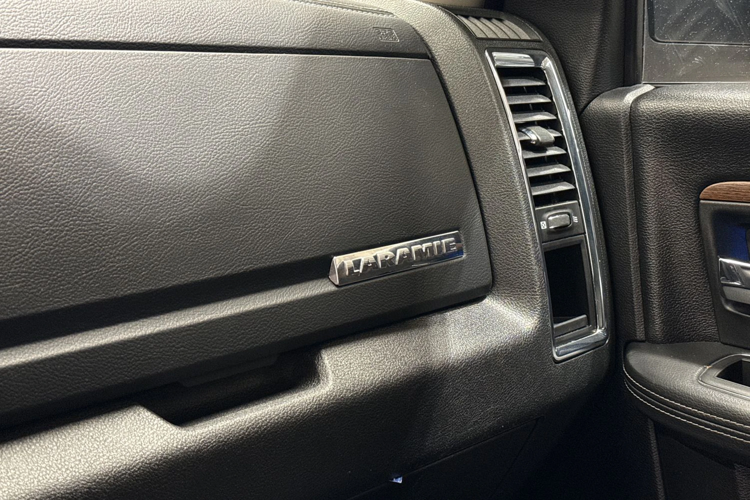 valkoinen Dodge RAM 2019 kuva 33.