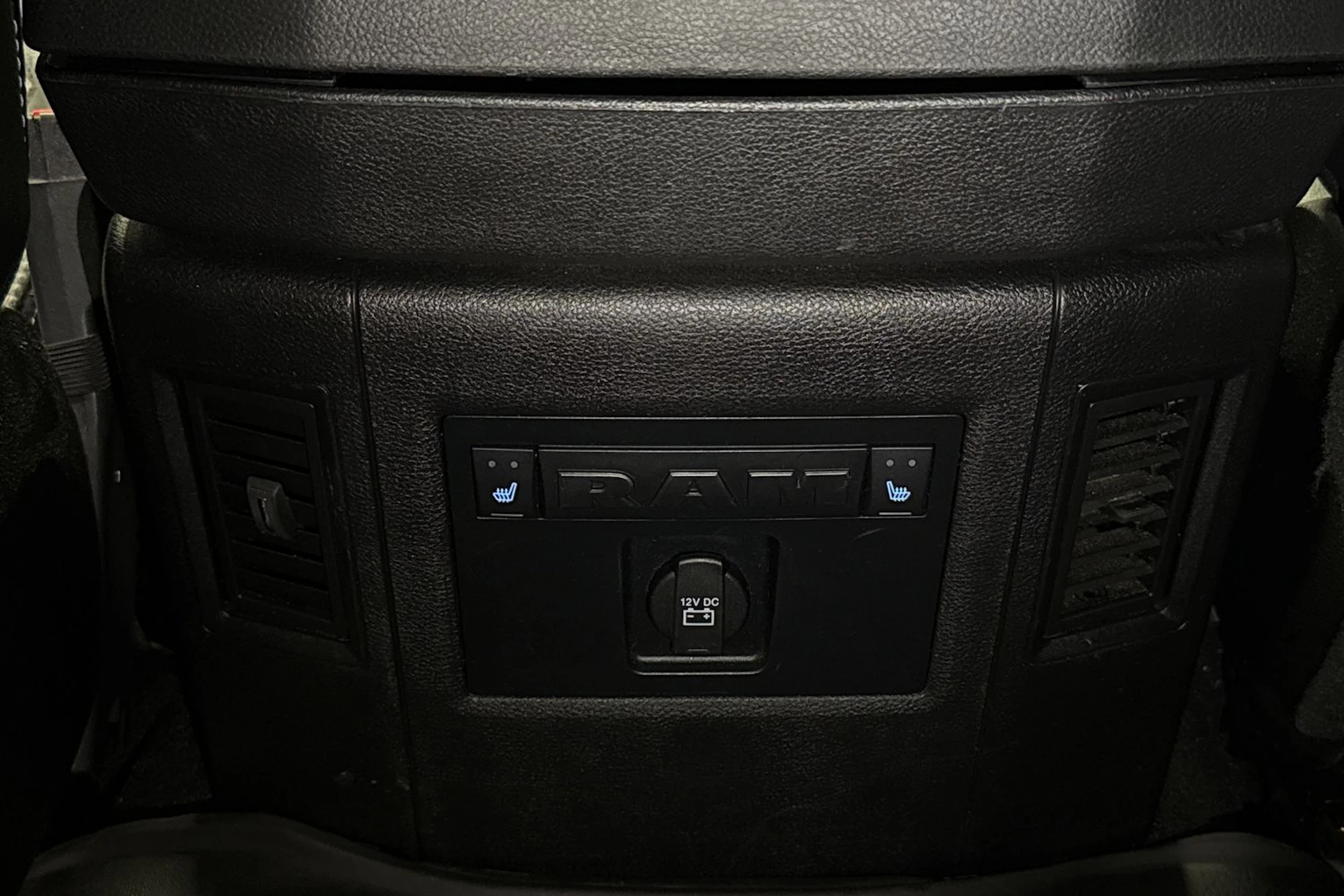 valkoinen Dodge RAM 2019 kuva 34.