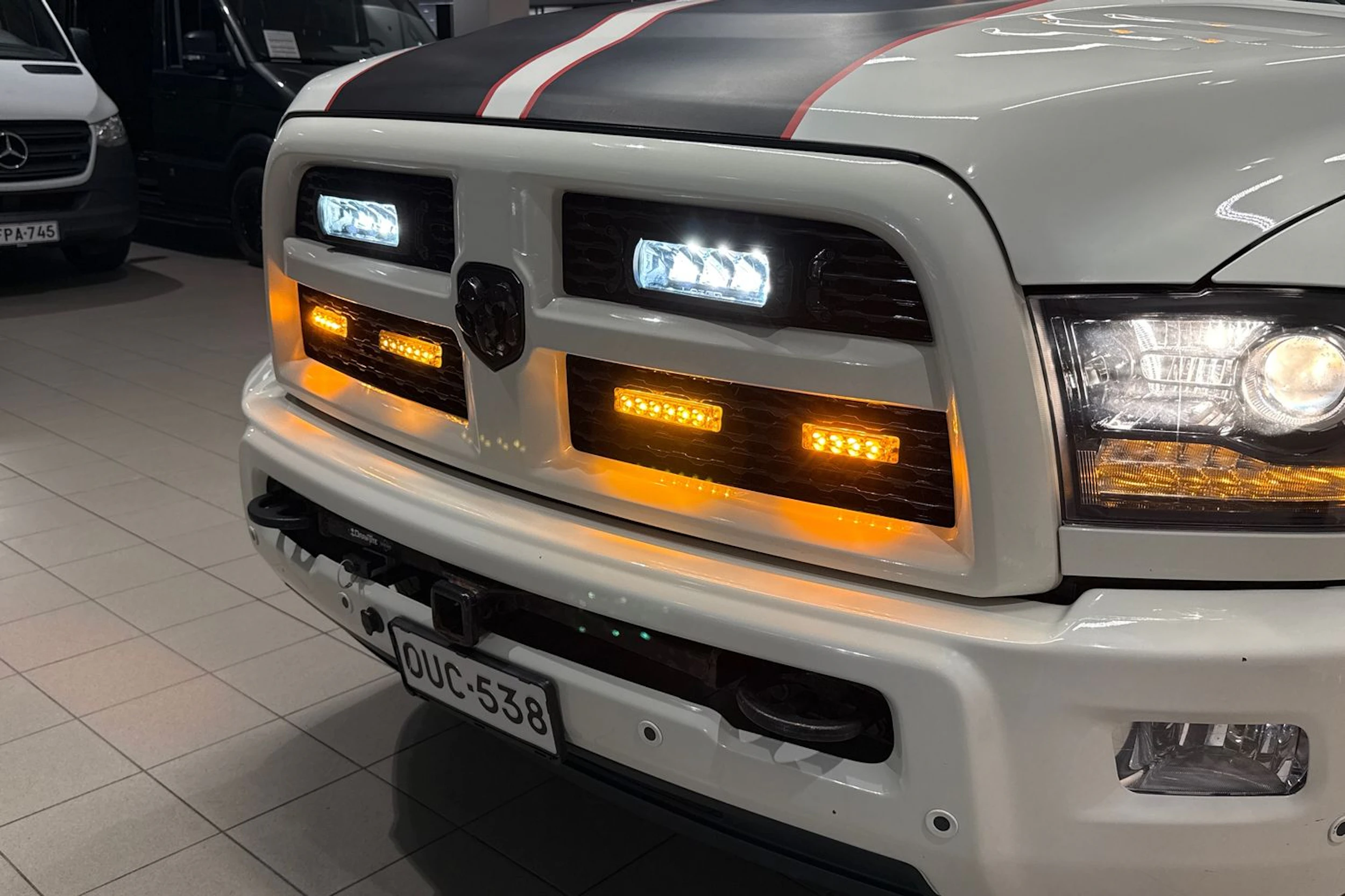 valkoinen Dodge RAM 2019 kuva 35.