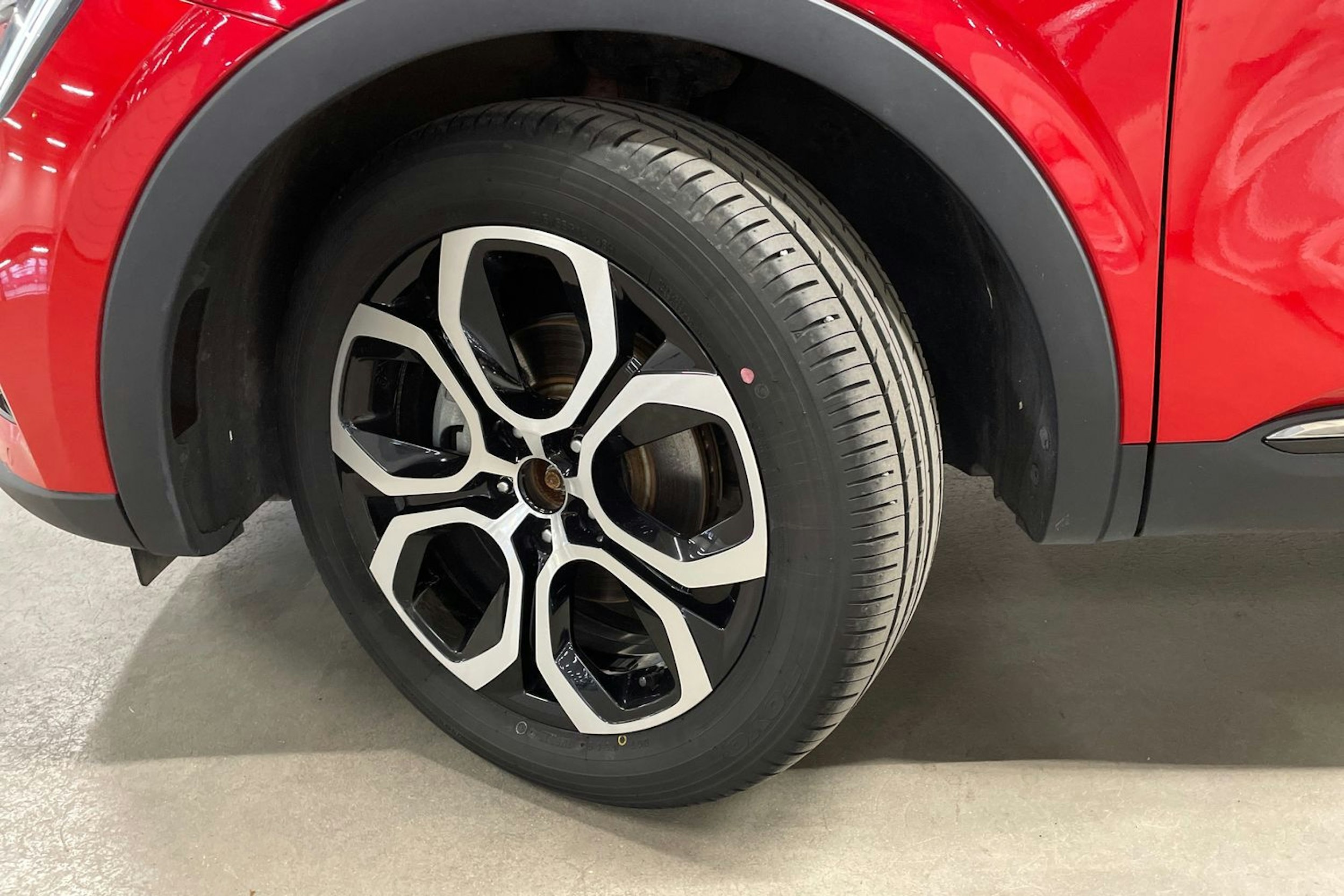 Punainen Renault Arkana 2021 kuva 13.