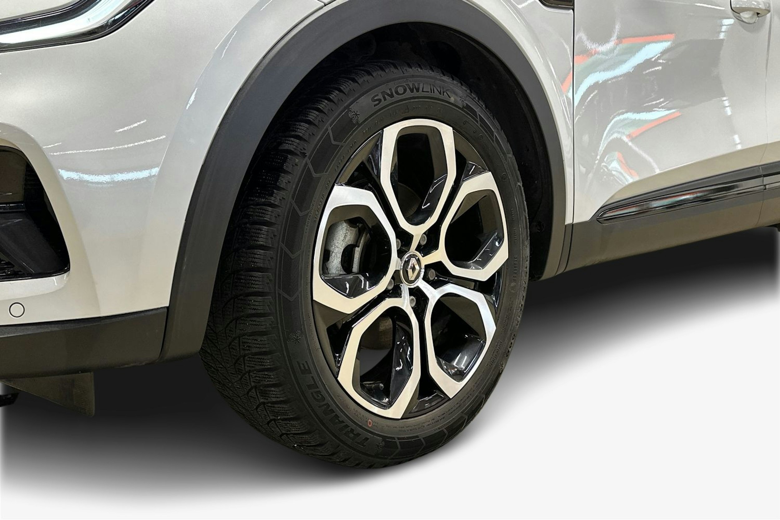 valkoinen Renault Arkana 2021 kuva 11.
