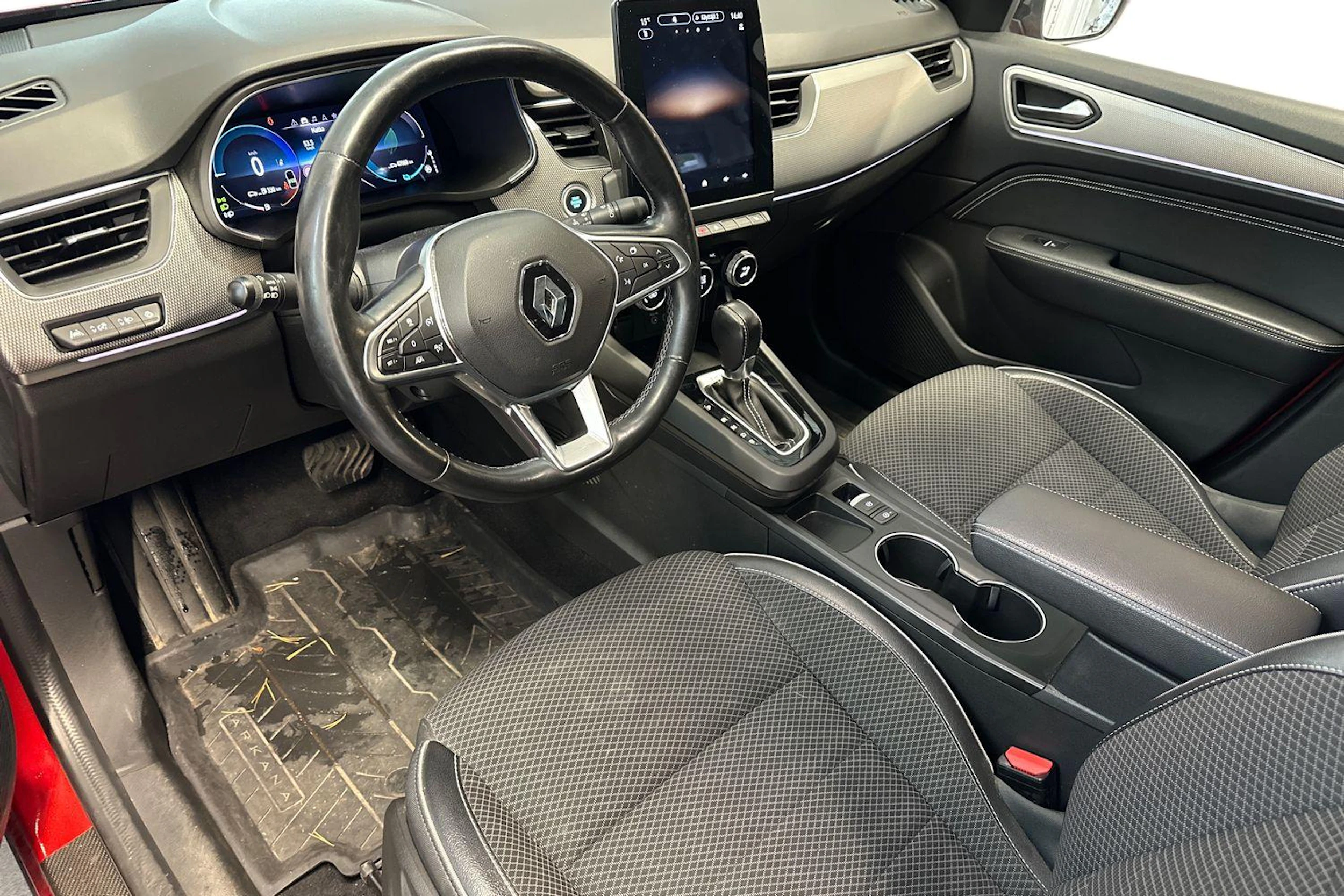 punainen Renault Arkana 2022 kuva 3.