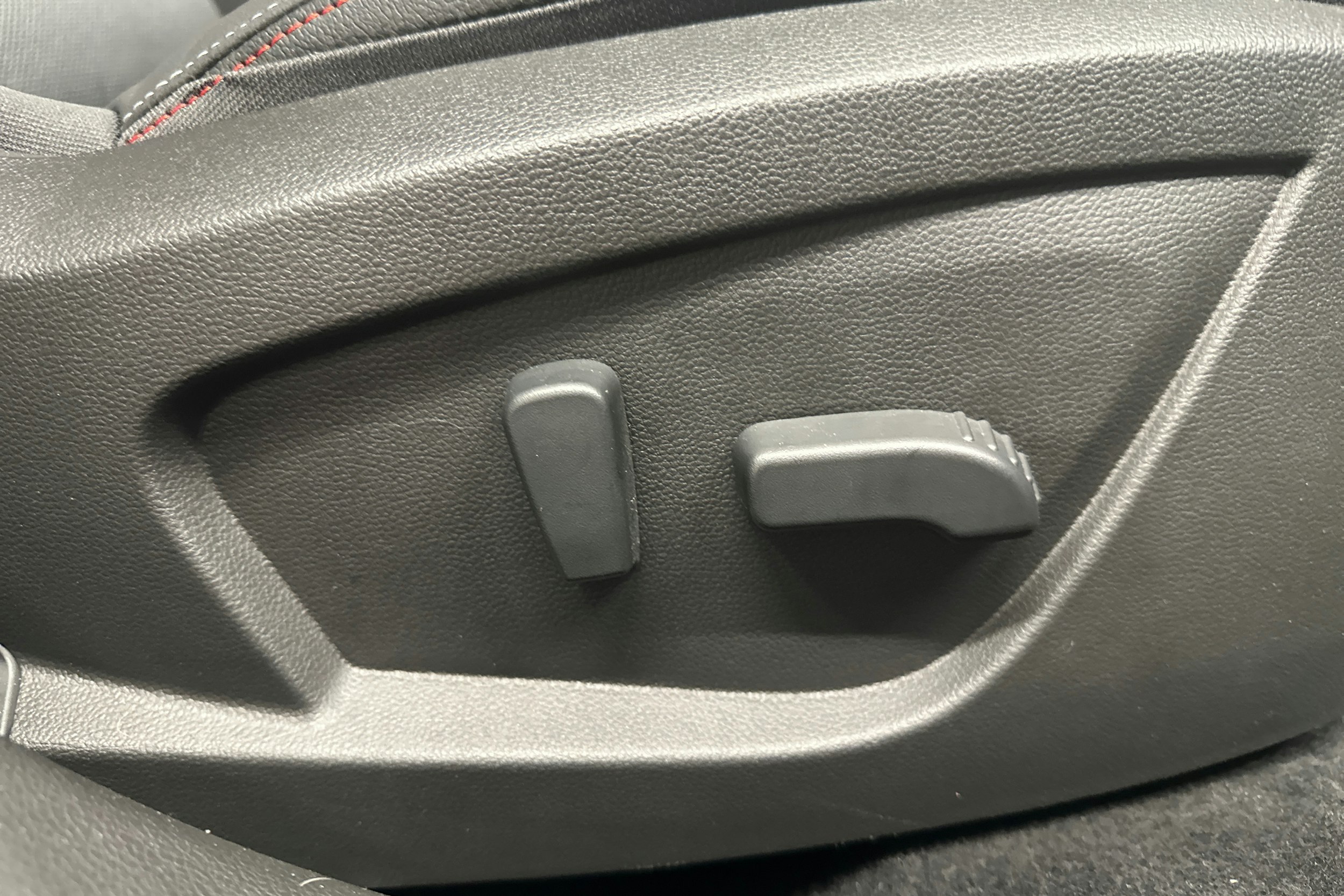 valkoinen Renault Arkana 2022 kuva 29.