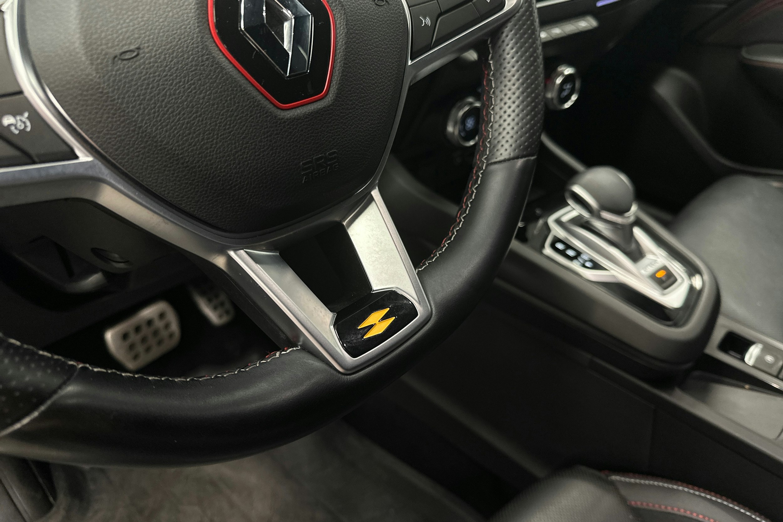 valkoinen Renault Arkana 2022 kuva 34.