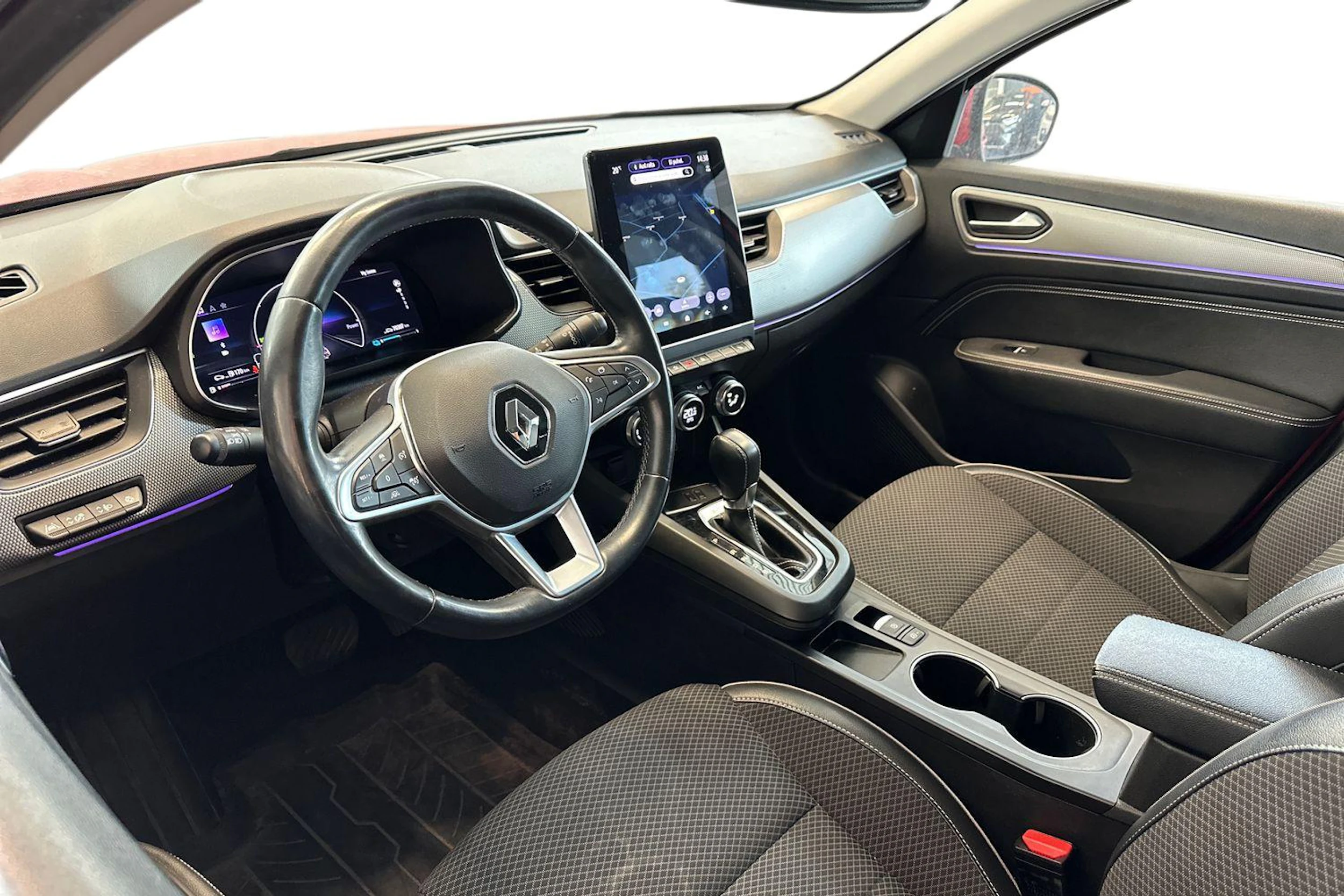 punainen Renault Arkana 2023 kuva 3.