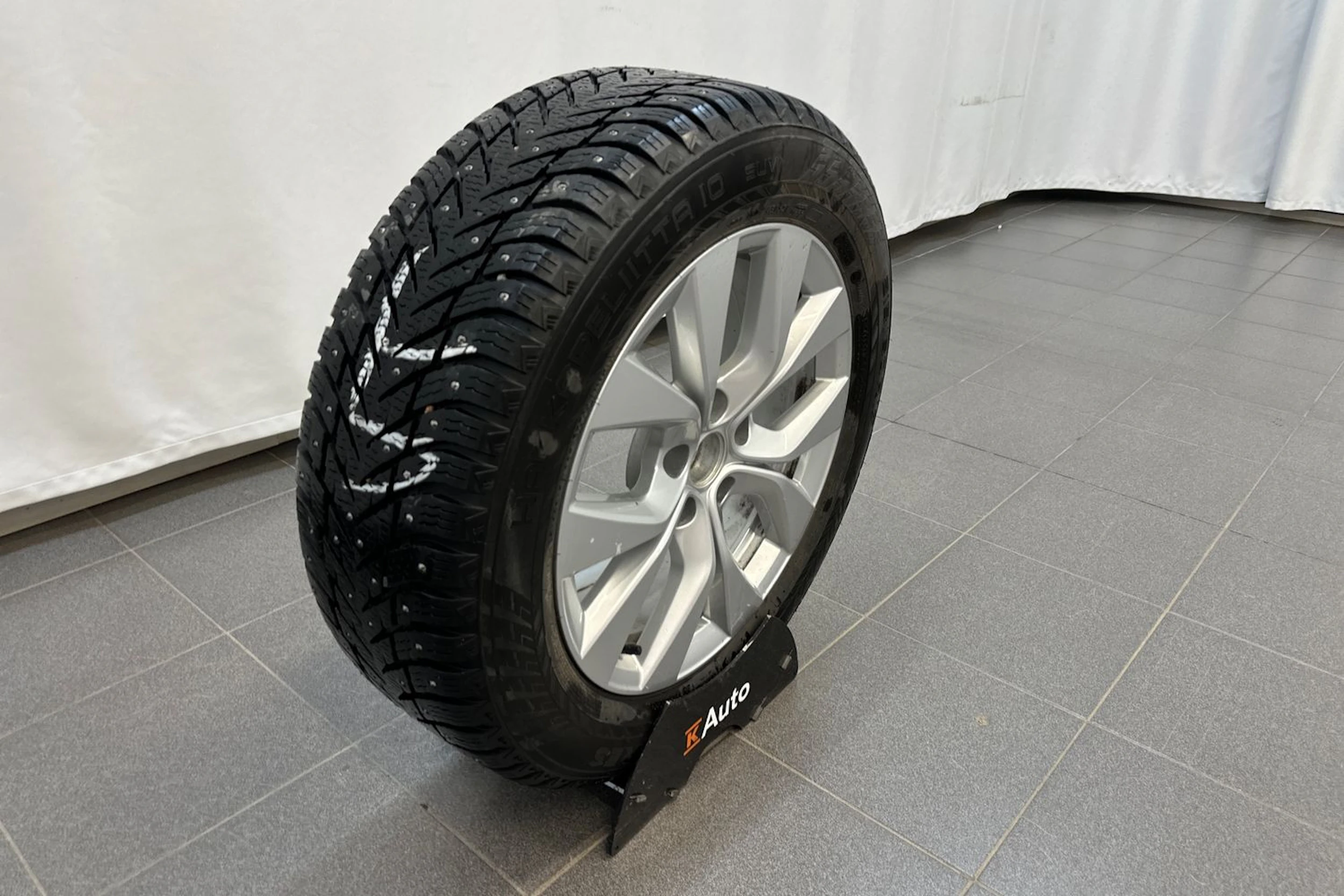 punainen Renault Arkana 2023 kuva 13.