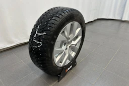 punainen Renault Arkana 2023 kuva 13.
