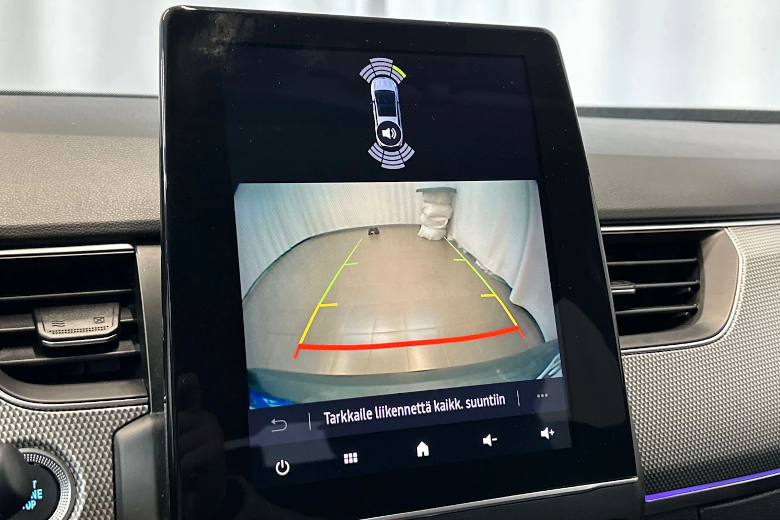 punainen Renault Arkana 2023 kuva 17.