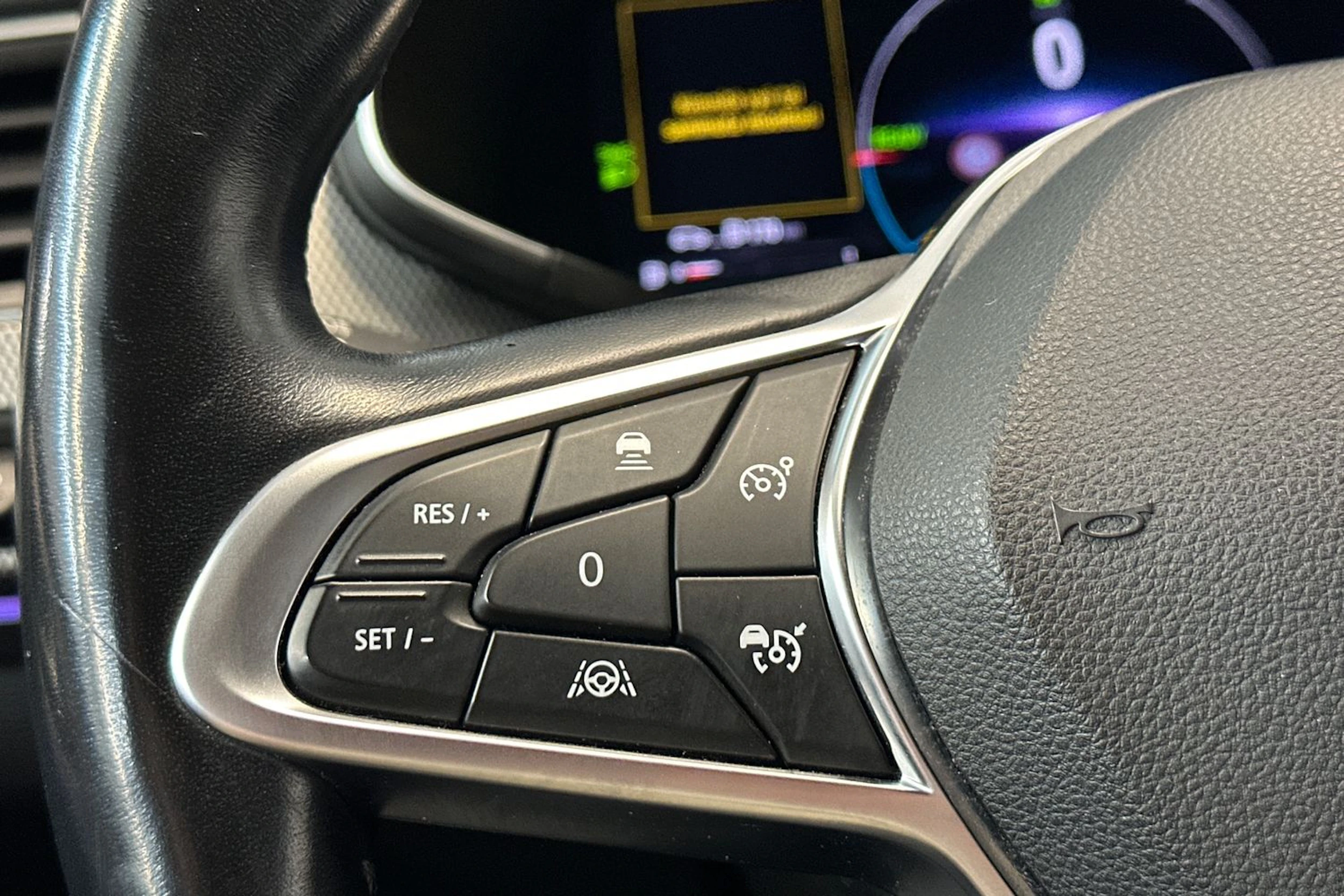 punainen Renault Arkana 2023 kuva 21.