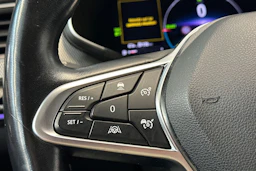 punainen Renault Arkana 2023 kuva 21.