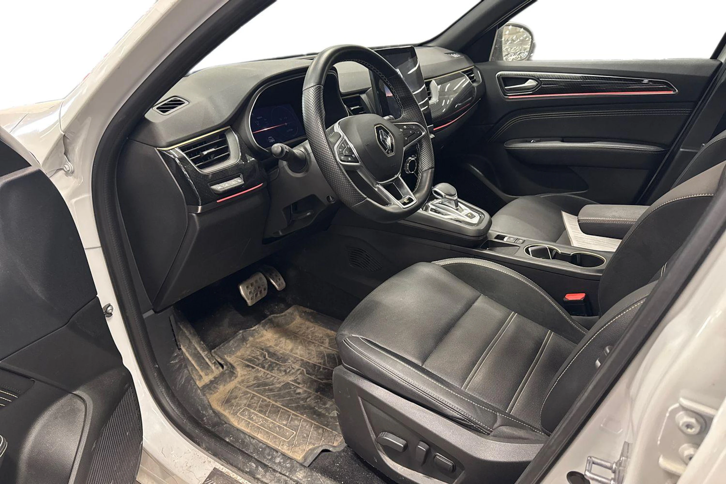 valkoinen Renault Arkana 2023 kuva 3.